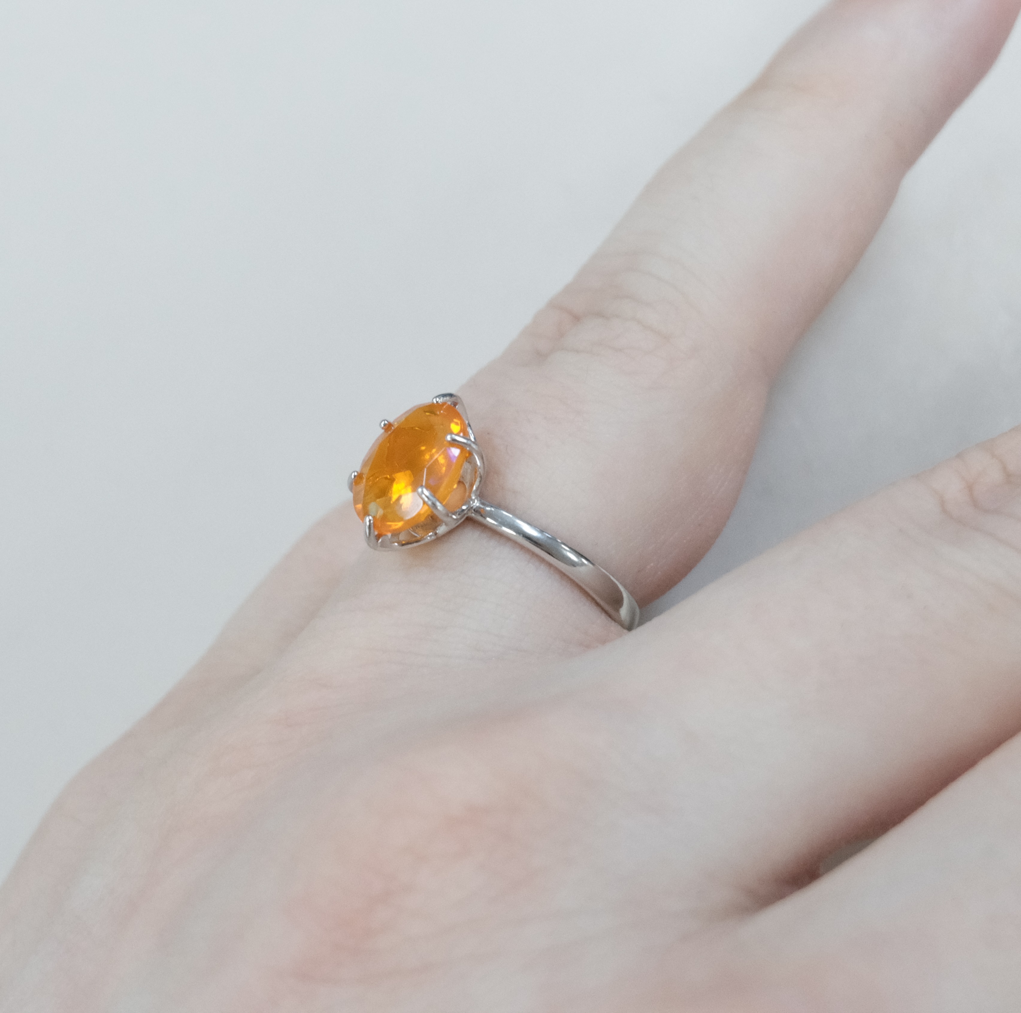 Серебряное кольцо с огненным опалом